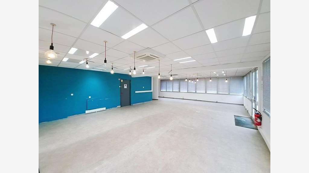 Vente bureaux 393m² prêts à l'emploi en za Massy