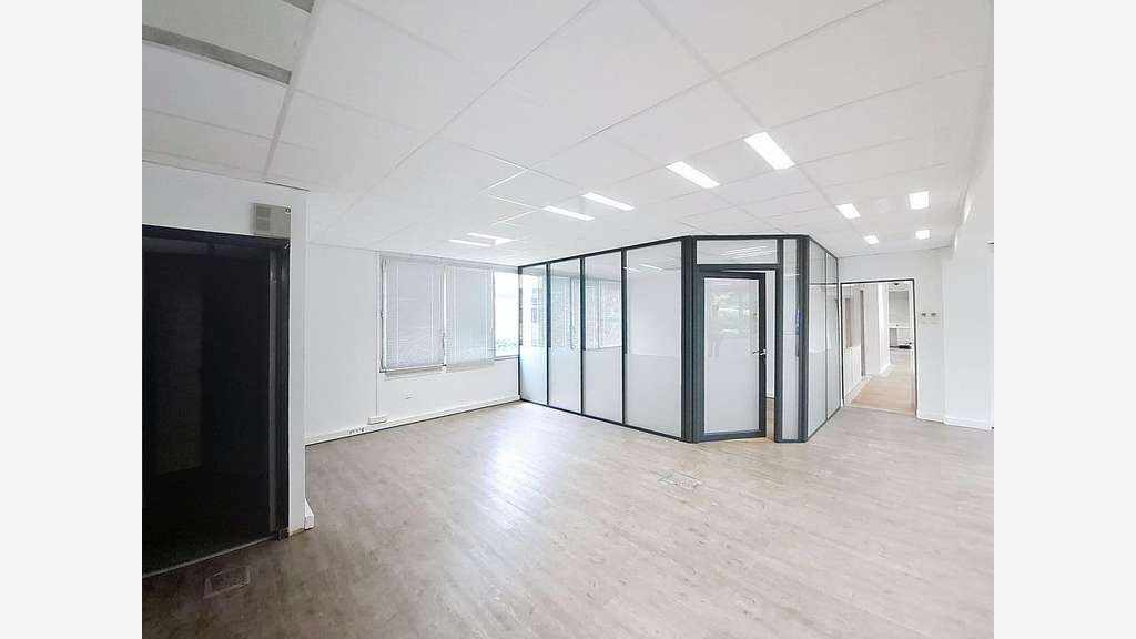 Vente bureaux 393m² prêts à l'emploi en za Massy