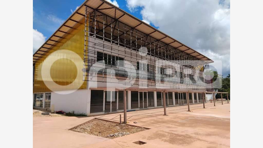 Bureau de 373m² à vendre au 1er étage à Matoury