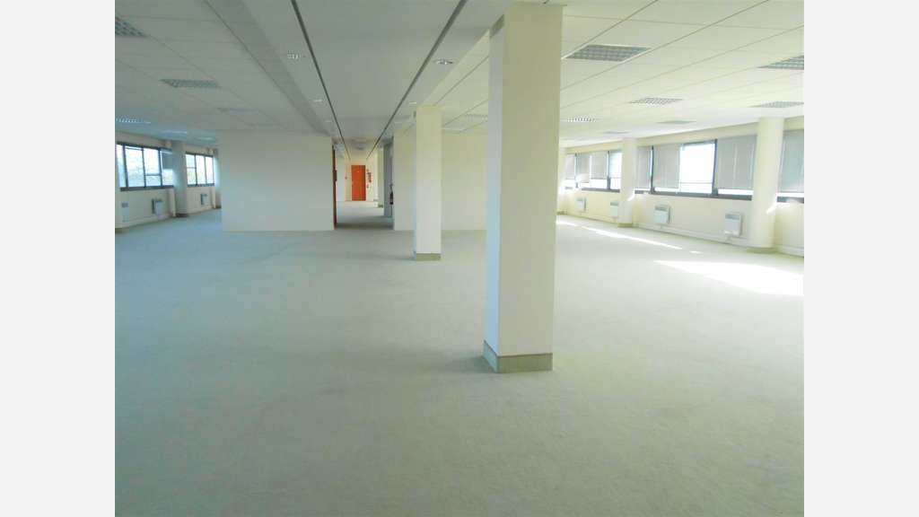 BUREAUX A FORT POTENTIEL DE REPOSITIONNEMENT