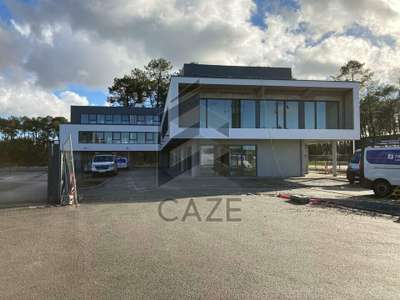 Vente bureaux 375m² ZA récente à Mées