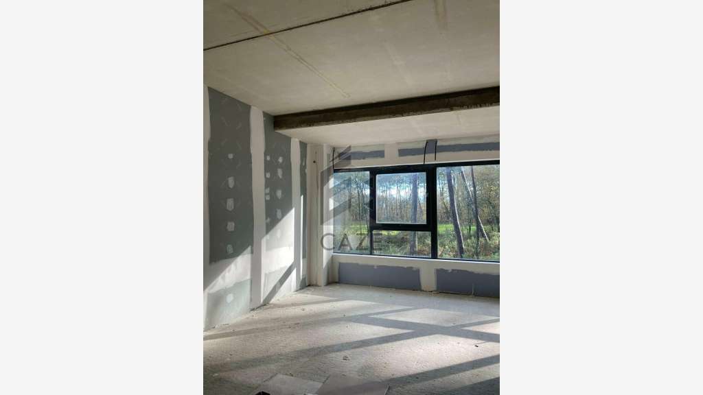 Vente bureaux 375m² ZA récente à Mées