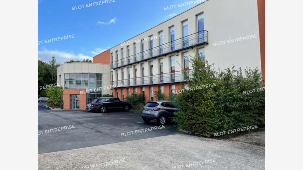 A vendre/louer immeuble de bureaux 1800m² Melesse