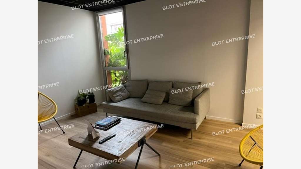 A vendre/louer immeuble de bureaux 1800m² Melesse