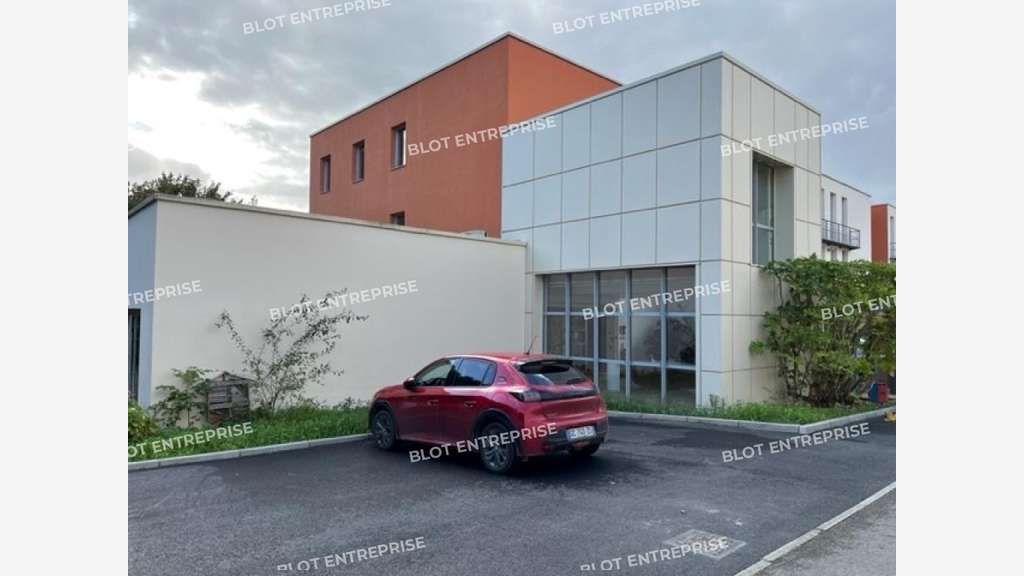 A vendre/louer immeuble de bureaux 1800m² Melesse