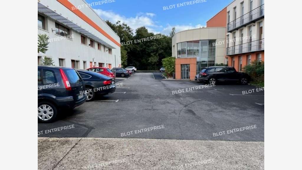 A vendre/louer immeuble de bureaux 1800m² Melesse