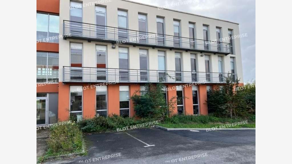 A vendre/louer immeuble de bureaux 1800m² Melesse