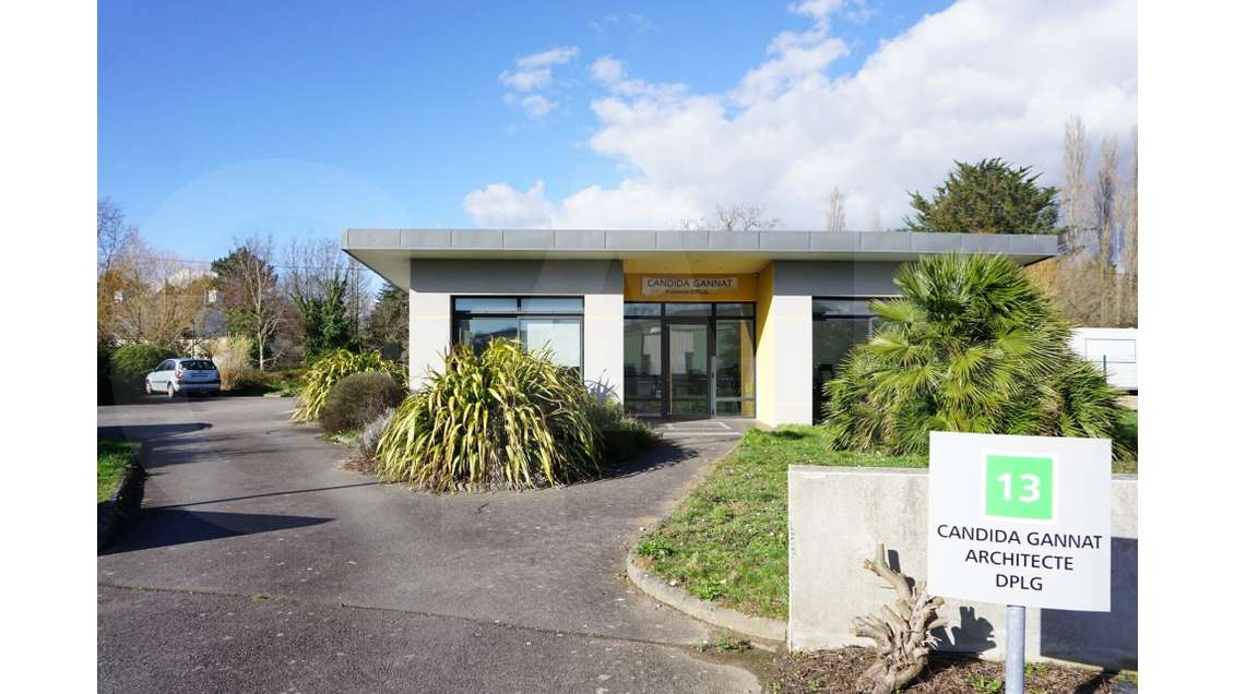 A vendre bureaux lumineux de 79m² à Merlevenez