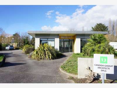 A vendre bureaux lumineux de 79m² à Merlevenez
