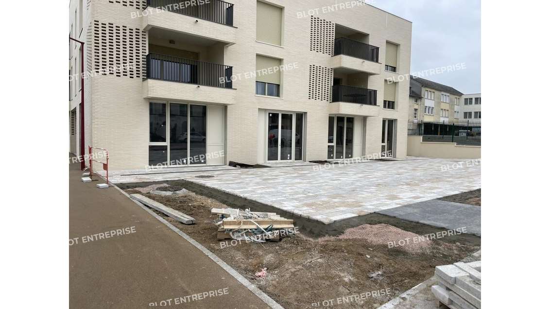 AV locaux commerciaux 113m² Montauban de Bretagne