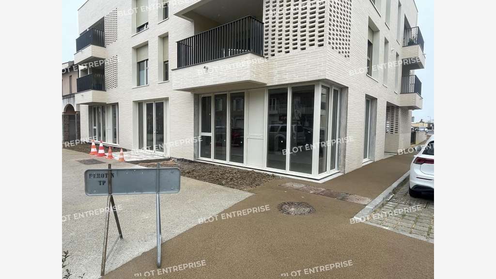 AV locaux commerciaux 113m² Montauban de Bretagne
