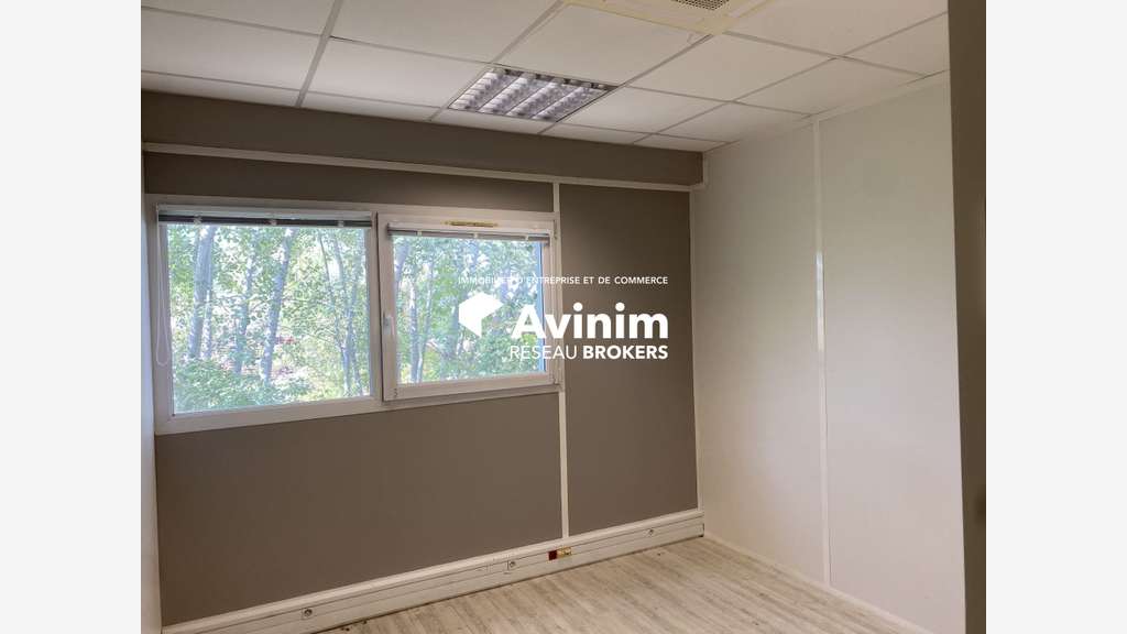 AV  bureaux 273m² façade autoroute Montbonnot 