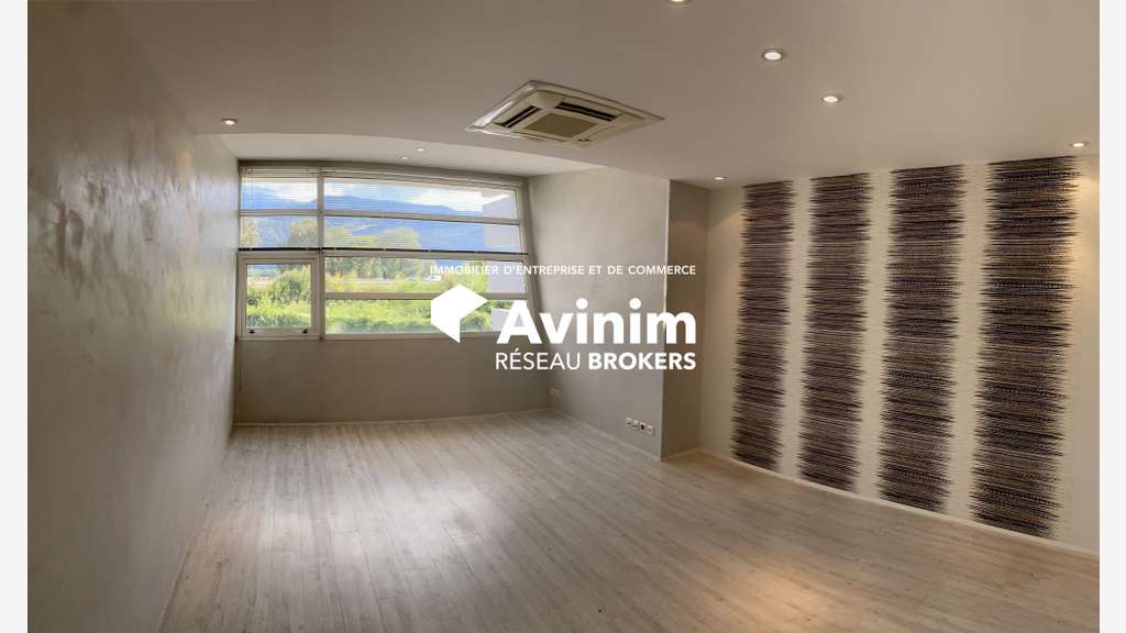 AV  bureaux 273m² façade autoroute Montbonnot 