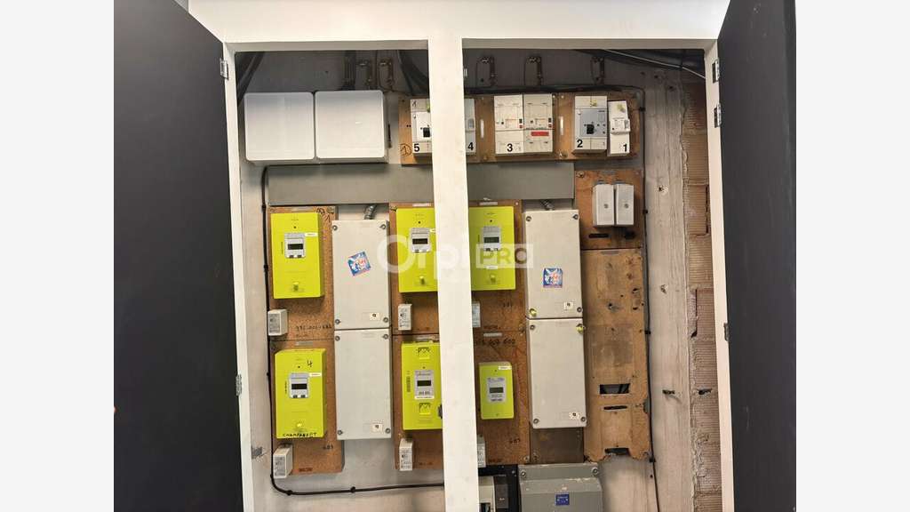 ensemble de 5 bureaux à vendre sur Monteux