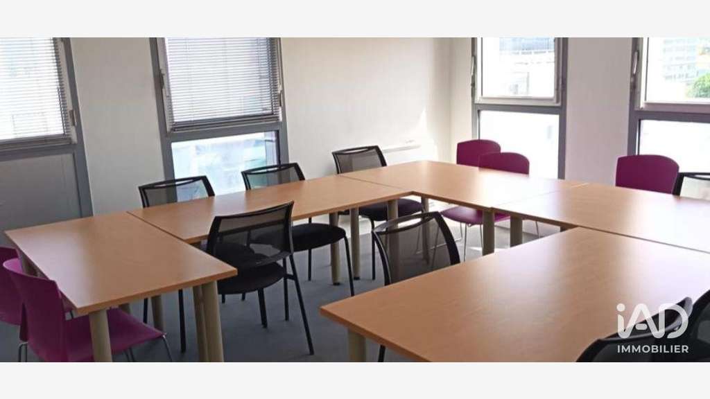 Vente bureaux 237m² à Montigny-le-Bretonneux