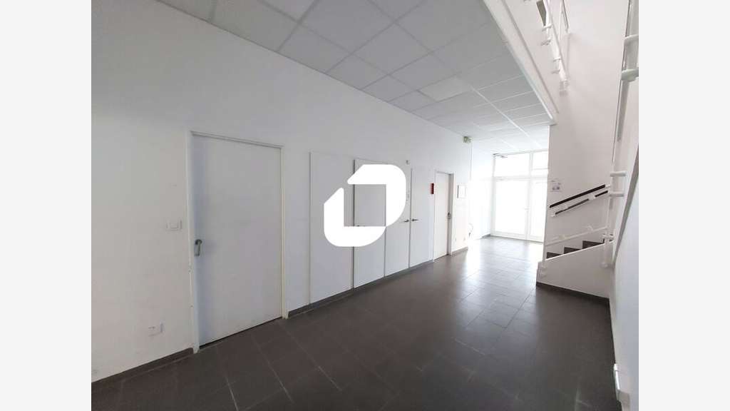 Vente Bureaux 821m² Montigny le bretonneux