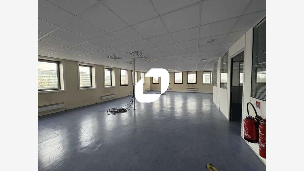 Vente Bureaux 470m² Montigny le bretonneux