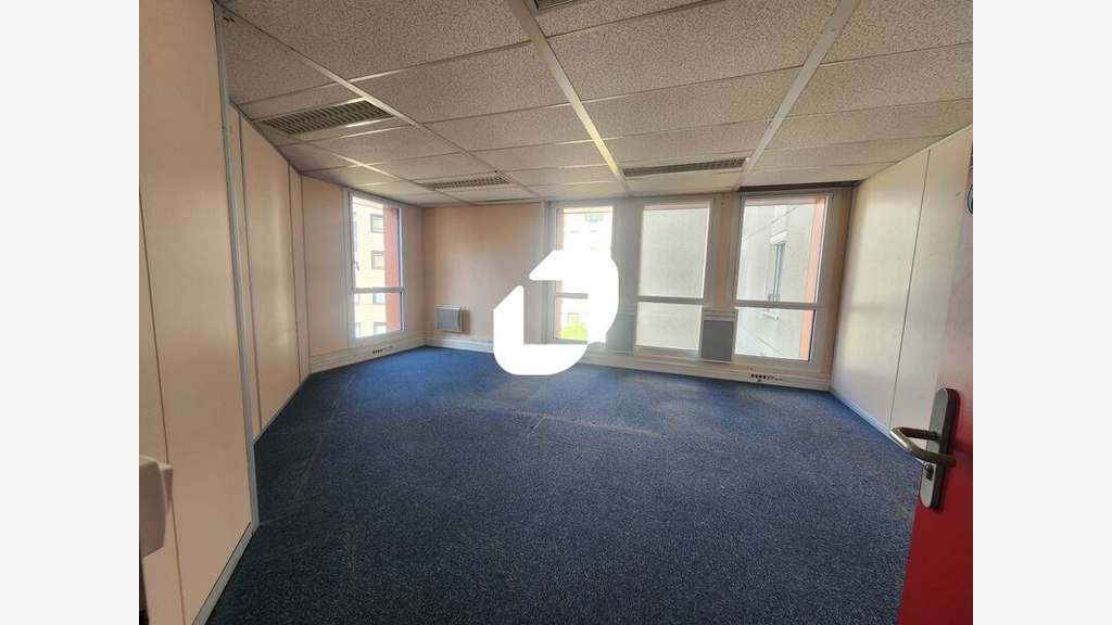 Vente Bureaux 2592m² Montigny le bretonneux