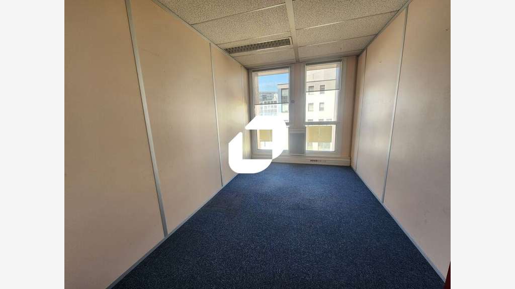 Vente Bureaux 2592m² Montigny le bretonneux