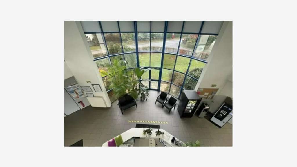 À vendre ou à louer – Bureaux de 1 260 m² à Monti