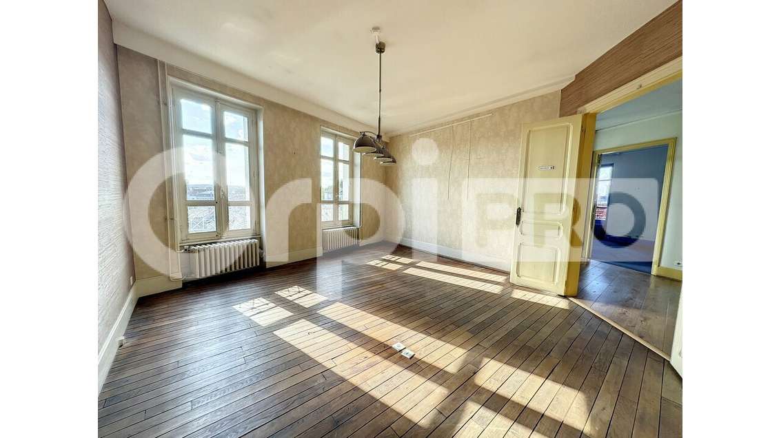 Bureau 147m² R+3 à vendre à Montluçon