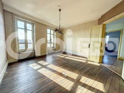 Bureau 147m² R+3 à vendre à Montluçon