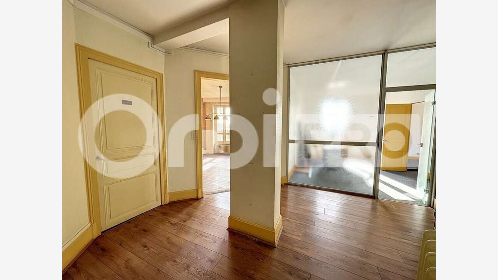 Bureau 147m² R+3 à vendre à Montluçon