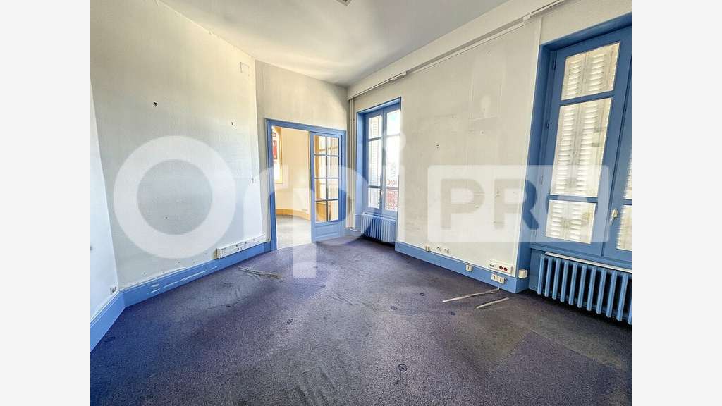 Bureau 147m² R+3 à vendre à Montluçon