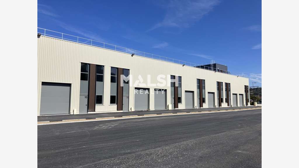 A vendre bureaux 904m² divisibles à Montluel