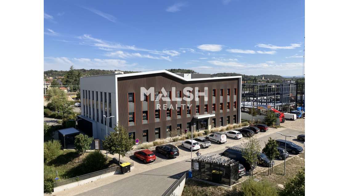 A vendre bureaux 904m² divisibles à Montluel