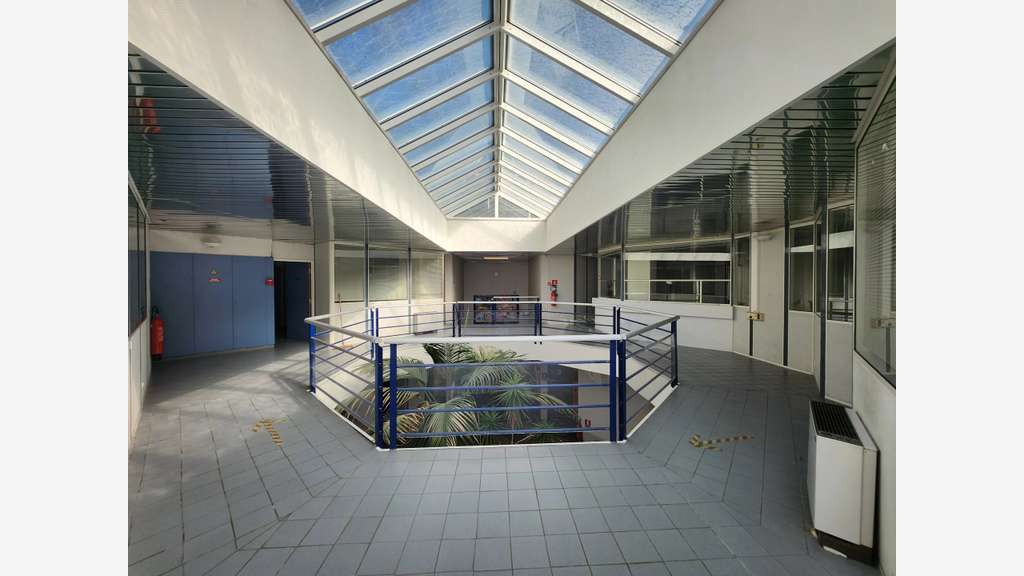 AV immeuble tertiaire 1 540m² à Montpellier Nord