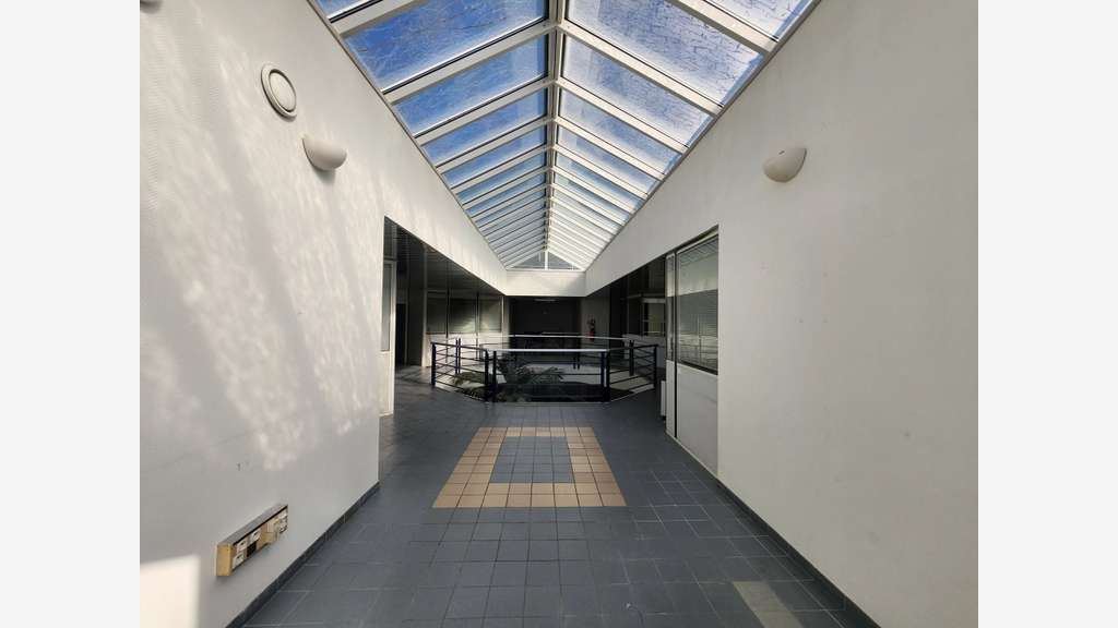 AV immeuble tertiaire 1 540m² à Montpellier Nord