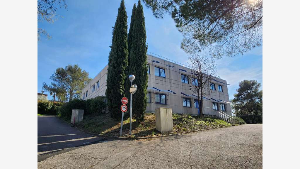 AV immeuble tertiaire 1 540m² à Montpellier Nord