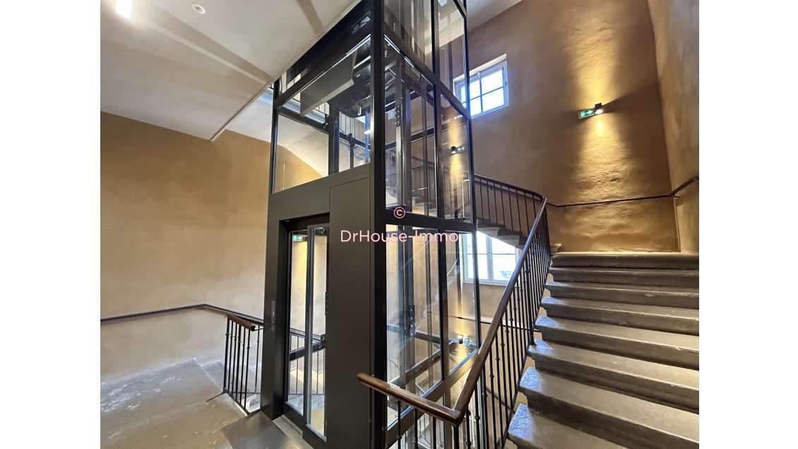 Vente bureau 183m² ancien couvent rénové Mornant