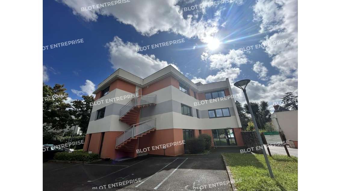 A louer ou vendre bureaux 194m² Nantes l'Eraudière