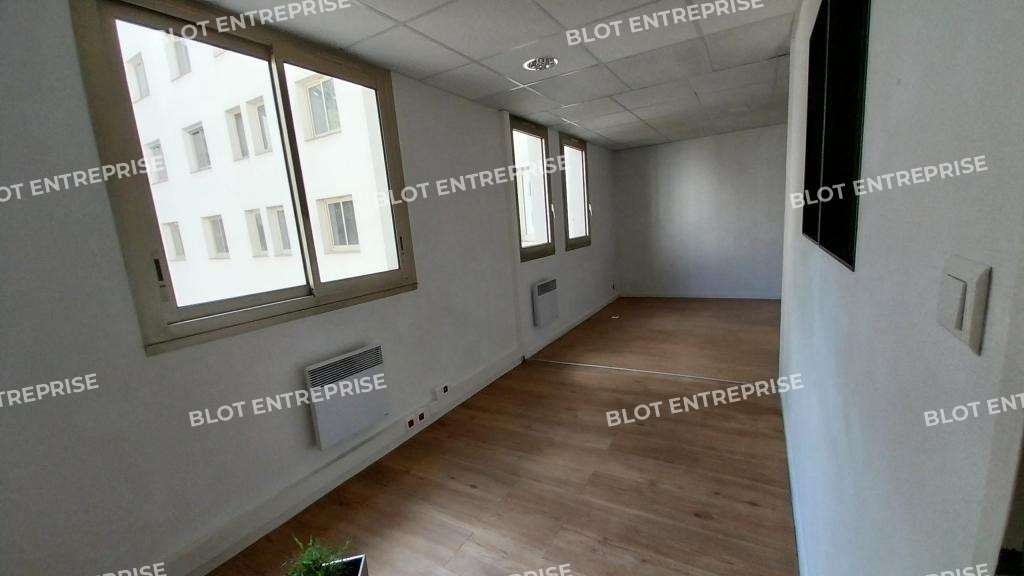 À vendre bureaux 264m² accès PMR à Nantes