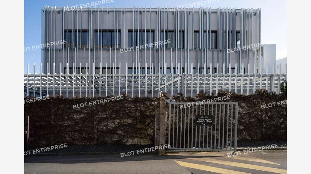 Location/vente bureaux neufs 290m² Haluchère