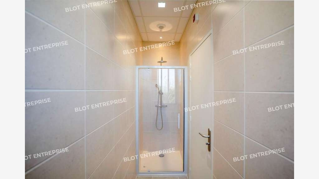 Location/vente bureaux neufs 290m² Haluchère