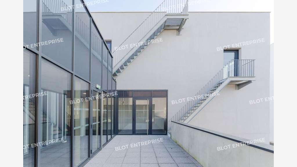 Location/vente bureaux neufs 290m² Haluchère