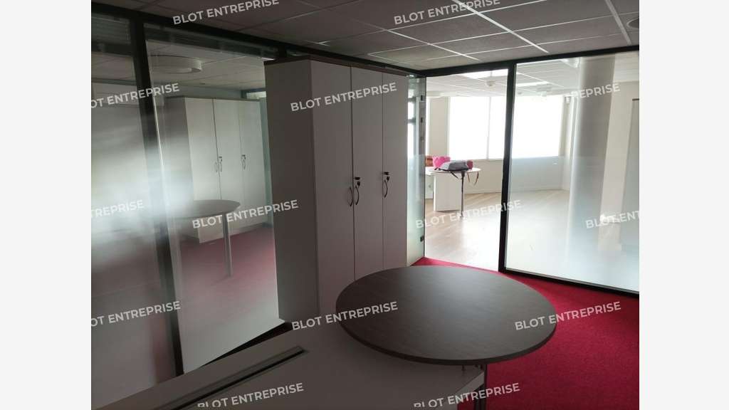 A vendre à louer bureaux 86m² Nantes St Félix