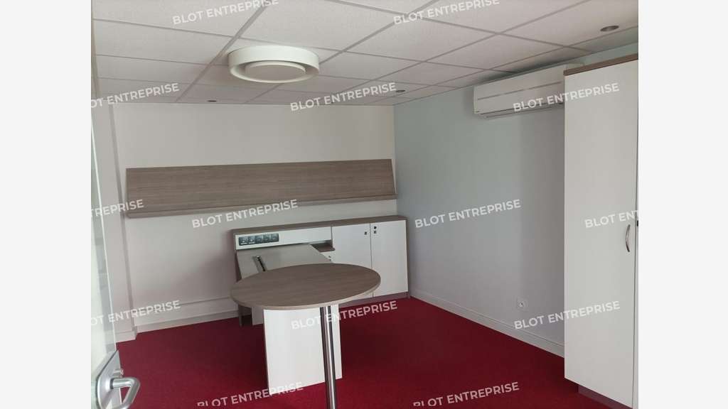 A vendre à louer bureaux 86m² Nantes St Félix