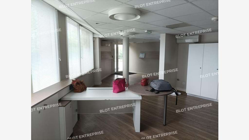 A vendre à louer bureaux 86m² Nantes St Félix