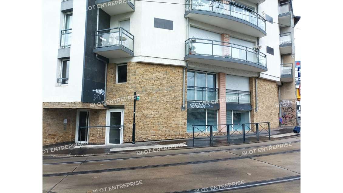 A vendre à louer bureaux 86m² Nantes St Félix