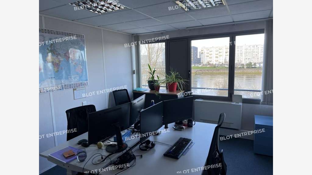 A vendre à louer bureaux 612m² sur l'Île de Nantes