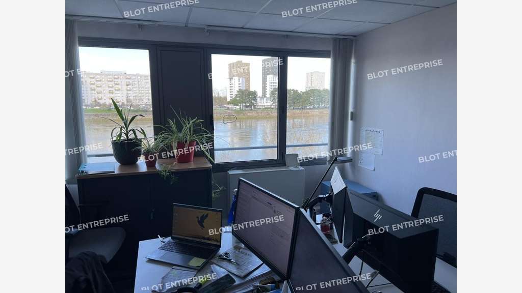 A vendre à louer bureaux 612m² sur l'Île de Nantes