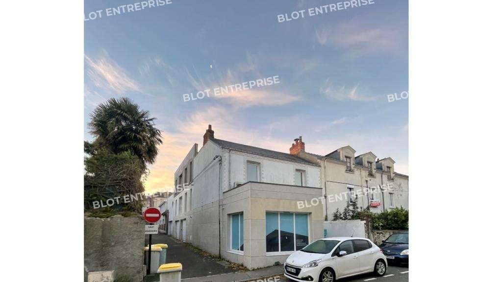 A vendre à louer bureau 262m² Nantes Canclaux-Zola