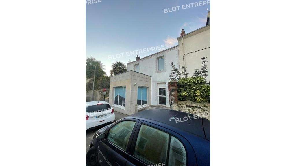 A vendre à louer bureau 262m² Nantes Canclaux-Zola