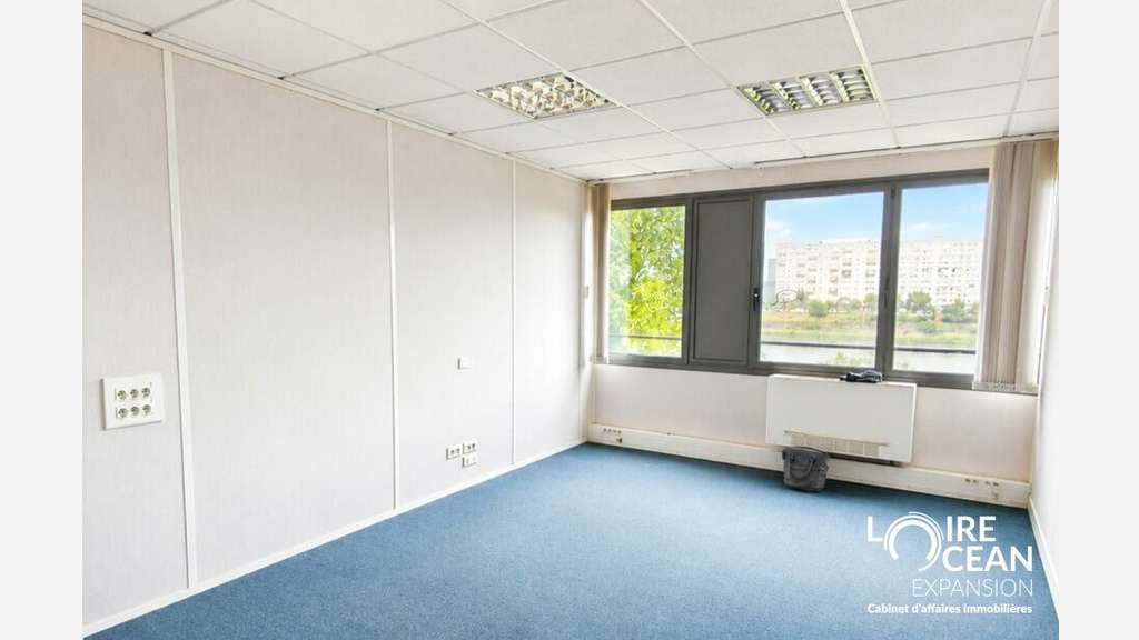 Vente bureaux lumineux 6912m² vue Loire