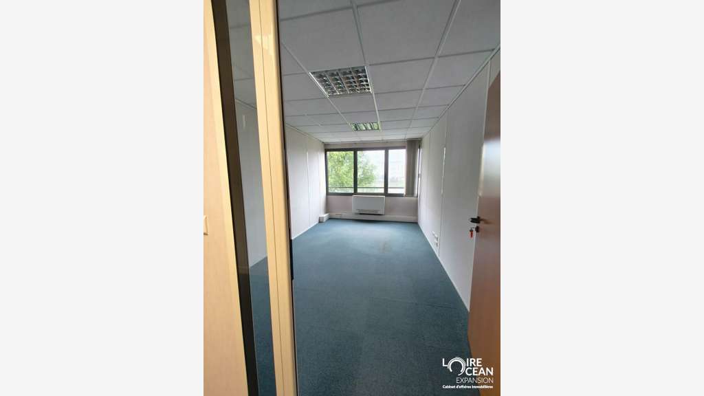 Vente bureaux lumineux 6912m² vue Loire