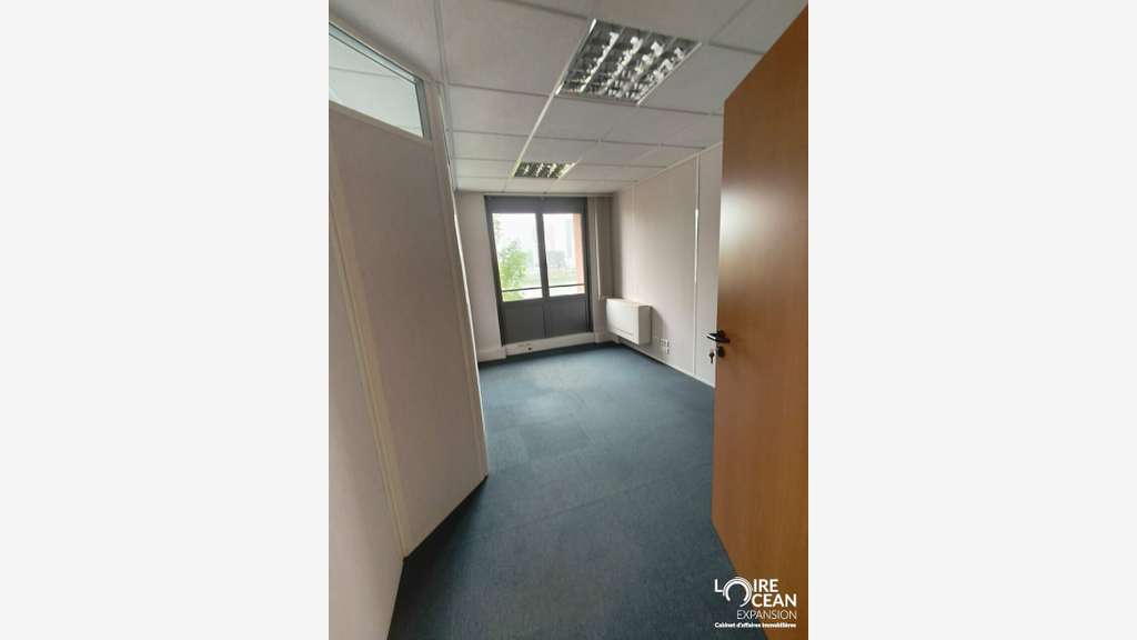 Vente bureaux lumineux 6912m² vue Loire